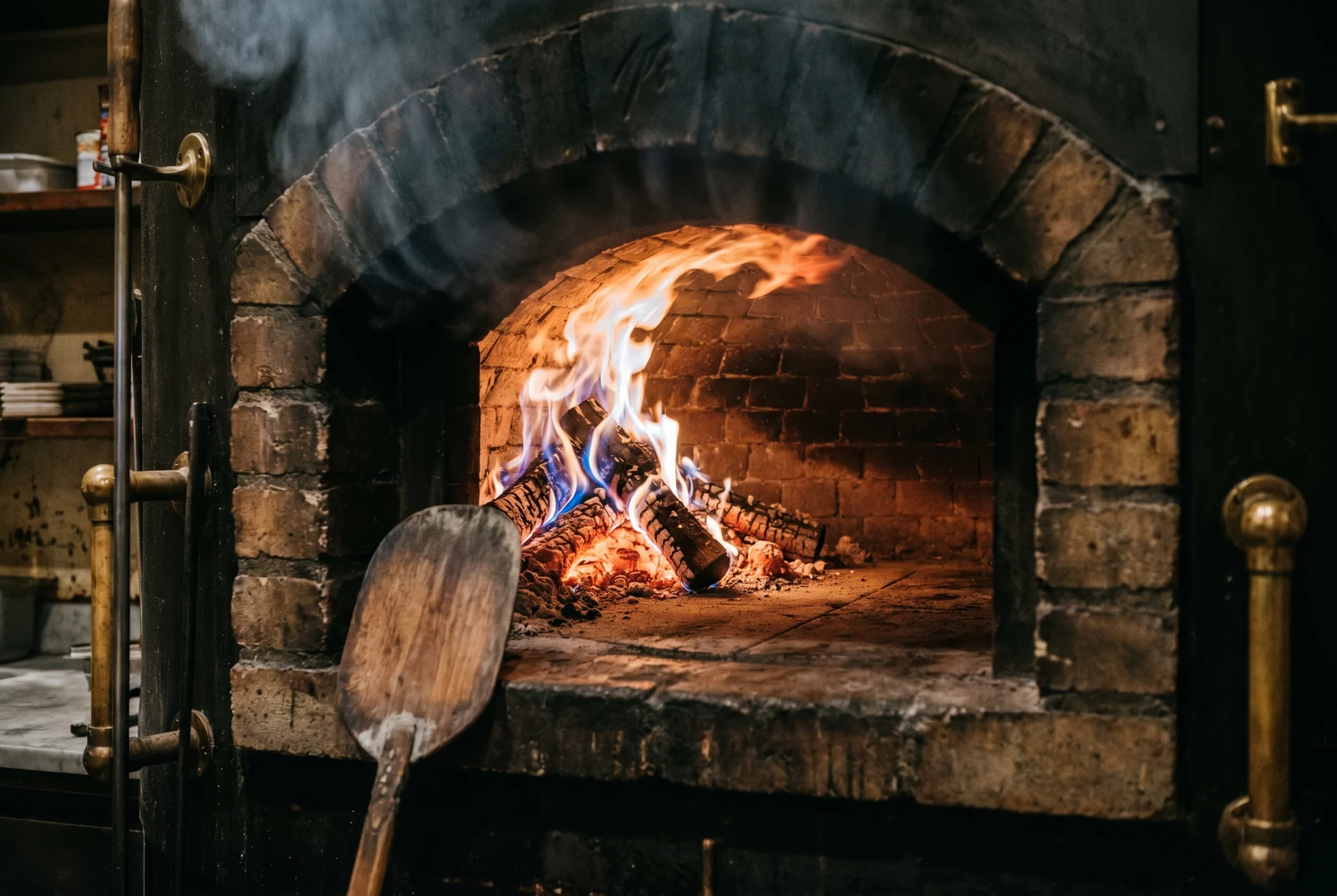 El horno de leña de Salvo Pan y Pizza en Barrio 28, Valle de Bravo